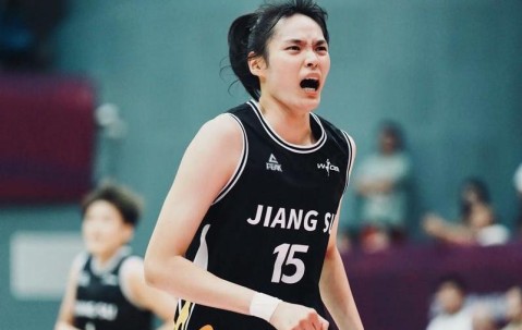 kaiyun-轰17+5力扛坎贝奇！中国女篮26岁2米悍将进化：宫鲁鸣征召她？