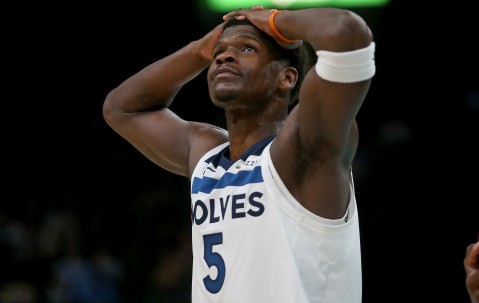 乏善可陈！爱德华兹半场11投4中 仅得到9分3板2助&amp;正负值-11