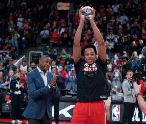 队史第三位最佳新秀！巴恩斯一路冲刺反超莫布利