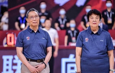 钟南山做梦没想到，自己89岁高龄的妻子，如今再次为他“争光”